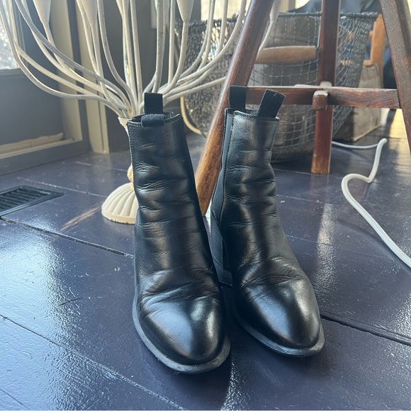 Tony Bianco Hampton Black Calais Ankle Boots
Size 8.5 - Picture 3 of 6